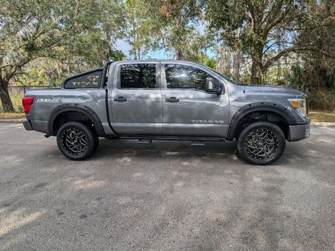 Used 2018 Nissan Titan PRO-4X w/ Pro-4x Convenience Package image 10