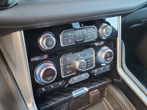 Used 2022 GMC Yukon Denali RWD image 28