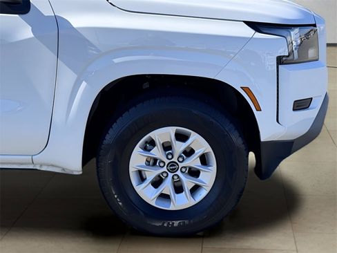 Used 2024 Nissan Frontier SV image 40
