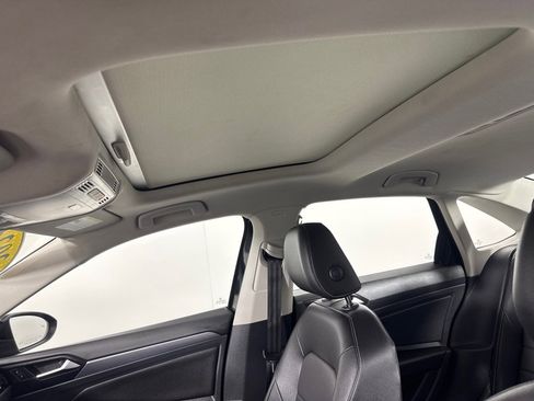 Used 2024 Volkswagen Jetta SE image 15