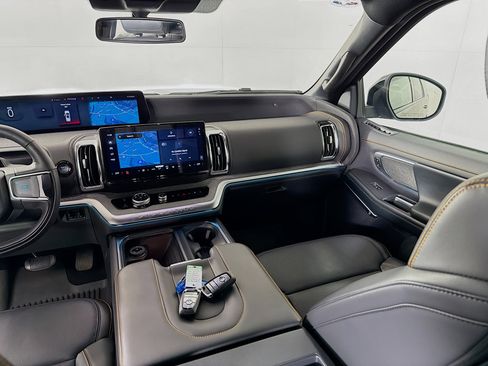 Used 2025 Ford Expedition Tremor image 27