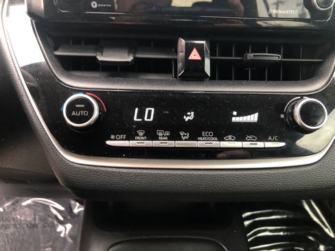 Used 2021 Toyota Corolla LE FWD image 12