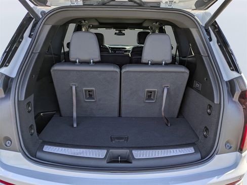 Used 2025 Cadillac XT6 Luxury image 12