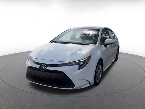 Used 2025 Toyota Corolla LE FWD image 7