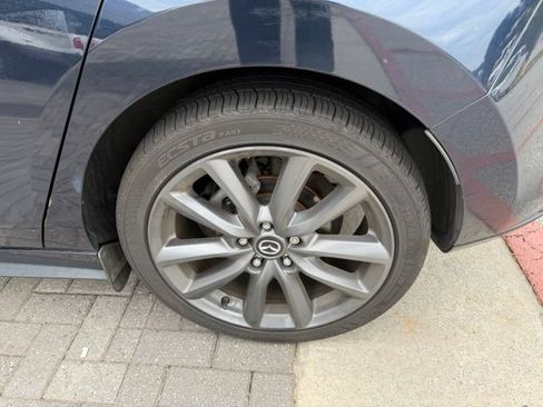 Used 2019 MAZDA MAZDA3 Hatchback w/ Preferred Package FWD image 5