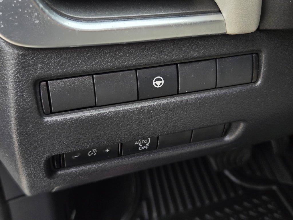 Certified 2023 Nissan Rogue SV FWD image 17