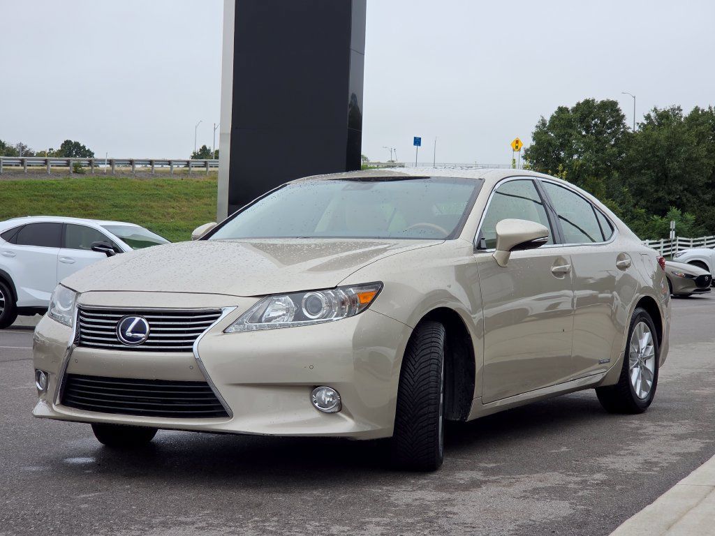Used 2013 Lexus ES 300h w/ Luxury Pkg FWD image 24