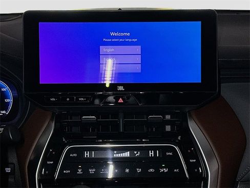 Used 2024 Toyota Venza Limited image 11