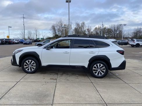 Used 2023 Subaru Outback Premium image 6