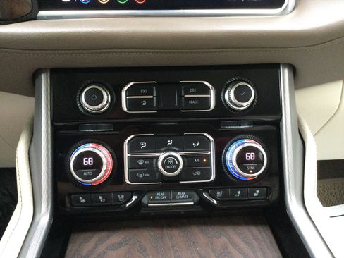 Used 2021 GMC Yukon XL Denali w/ Denali Ultimate Package AWD/4WD image 21