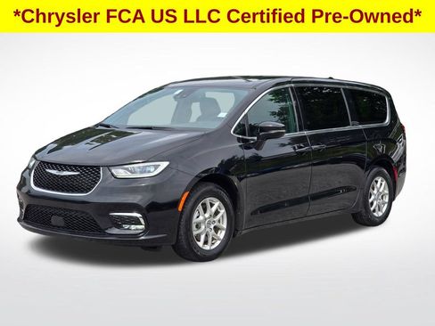 Used 2025 Chrysler Pacifica Select FWD image 2