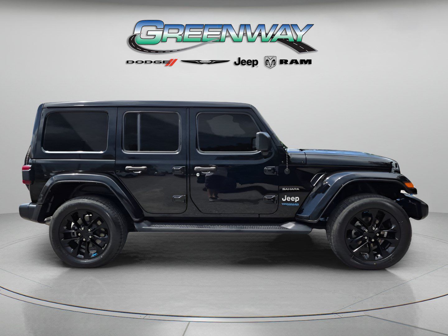 Used 2022 Jeep Wrangler Unlimited Sahara AWD/4WD image 4