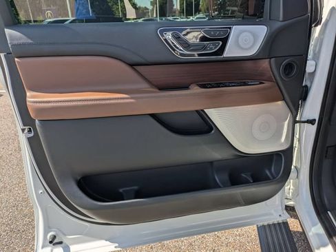 Used 2023 Lincoln Navigator Reserve AWD/4WD image 25