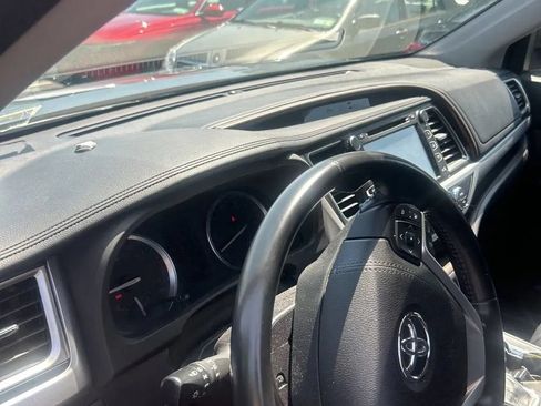 Used 2017 Toyota Highlander XLE AWD/4WD image 27