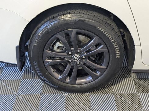 Used 2025 Toyota Sienna XSE image 8