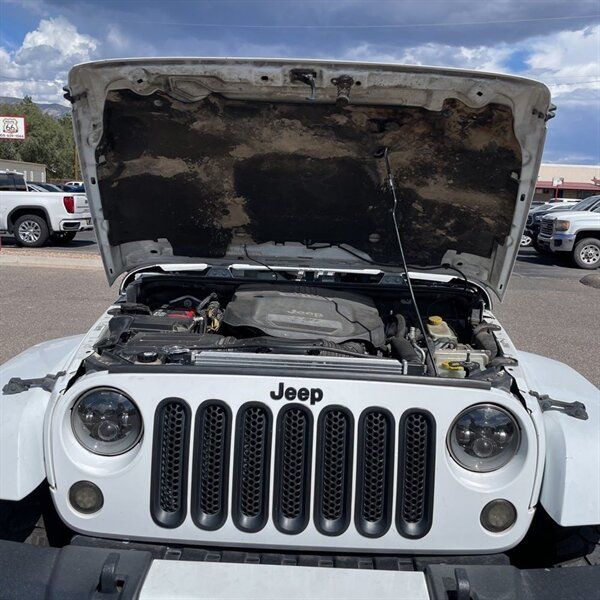 Used 2012 Jeep Wrangler Unlimited Sahara AWD/4WD image 19