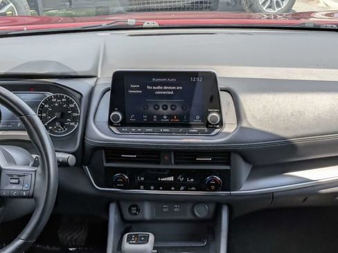 Used 2025 Nissan Rogue SV AWD/4WD image 19