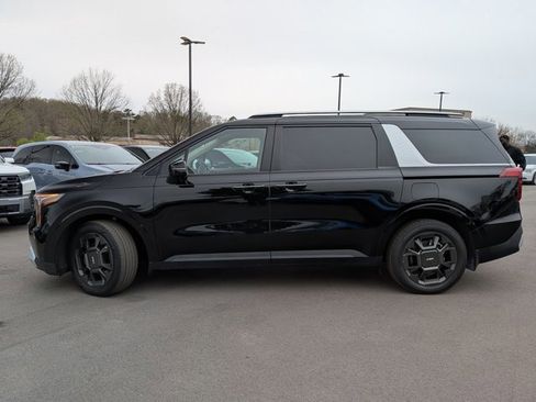 Used 2025 Kia Carnival EX image 8