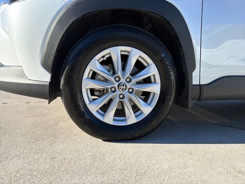 Used 2023 Toyota Corolla Cross LE image 11