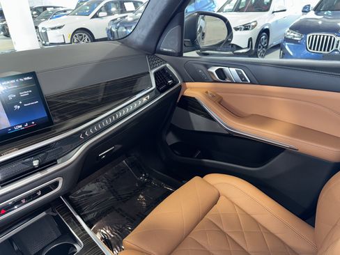 Used 2024 BMW X7 xDrive40i w/ Premium Package AWD/4WD image 32