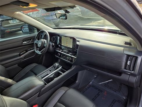 Certified 2023 Nissan Pathfinder SL image 16