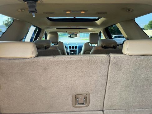 Used 2011 GMC Acadia SLT image 16