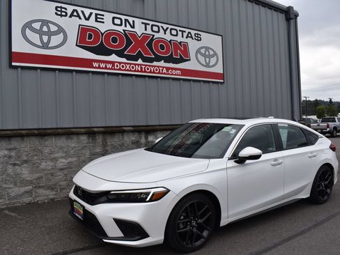 Used 2024 Honda Civic Sport Touring image 1