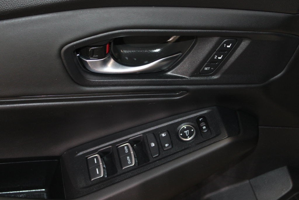 Certified 2025 Honda Accord EX-L image 6