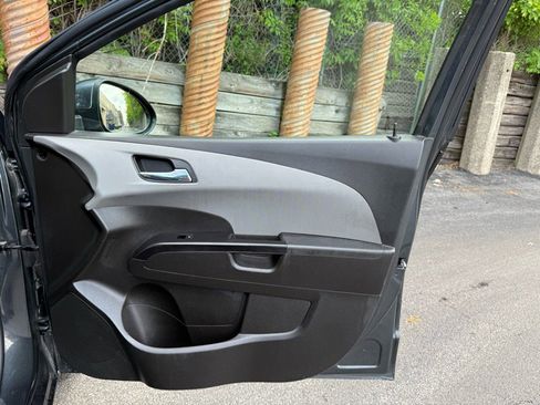 Used 2020 Chevrolet Sonic LT image 34