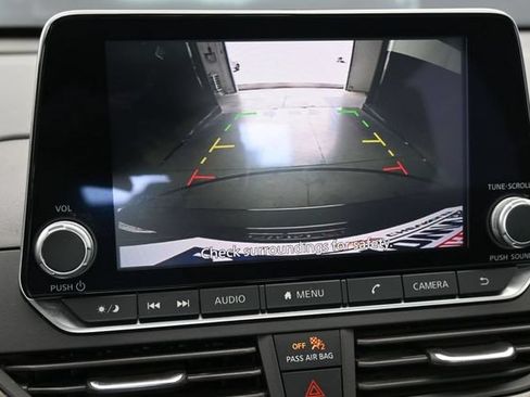 Used 2025 Nissan Altima 2.5 SV FWD image 40