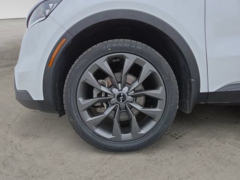 Used 2023 Kia Sorento AWD image 9