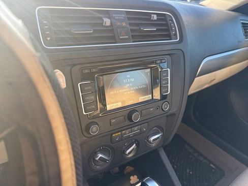 Used 2015 Volkswagen Jetta SE image 16