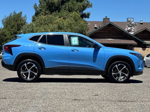 Used 2024 Chevrolet Trax RS FWD image 3