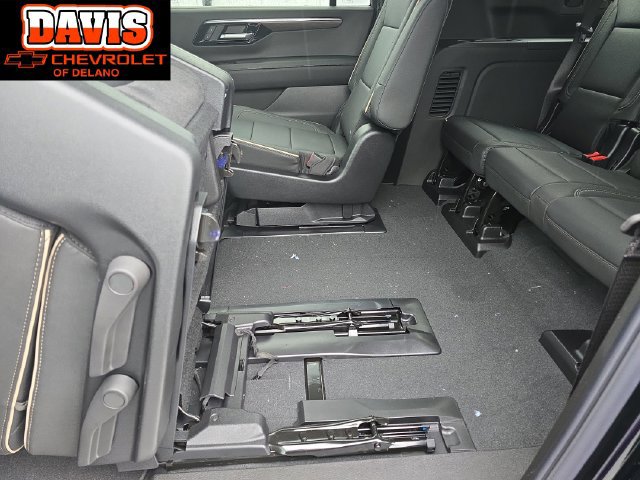 New 2027 Chevrolet Suburban Premier w/ Sun And Tow Package AWD/4WD image 19