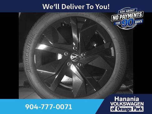 Used 2025 Volkswagen Taos SE FWD image 27