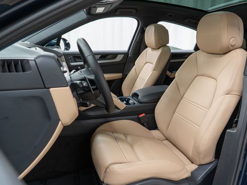 New 2026 Porsche Cayenne Coupe AWD/4WD image 16