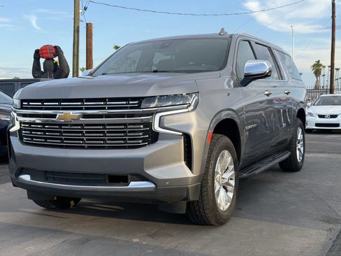 Used 2021 Chevrolet Suburban Premier w/ Premium Package image 2