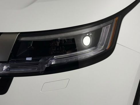 New 2026 Land Rover Range Rover SE image 12