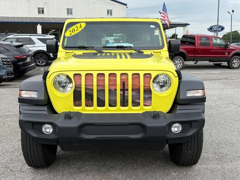 Used 2024 Jeep Wrangler Unlimited Sport AWD/4WD image 2