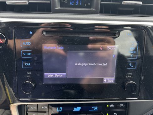 Used 2018 Toyota Corolla SE w/ Carpet Mat Package (TMS) FWD image 26