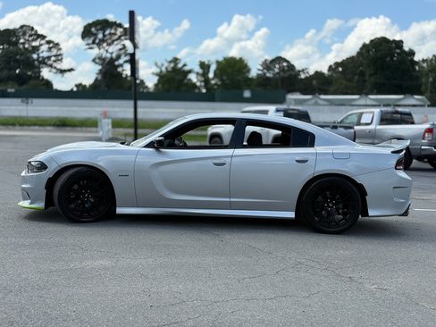 Used 2019 Dodge Charger R/T w/ Blacktop Package RWD image 4