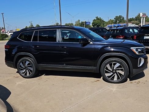 New 2026 Volkswagen Atlas SE image 4