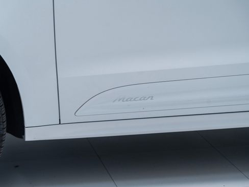 Certified 2026 Porsche Macan AWD/4WD image 13