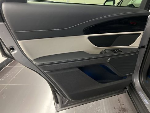 Used 2025 Lincoln Nautilus Premier image 35