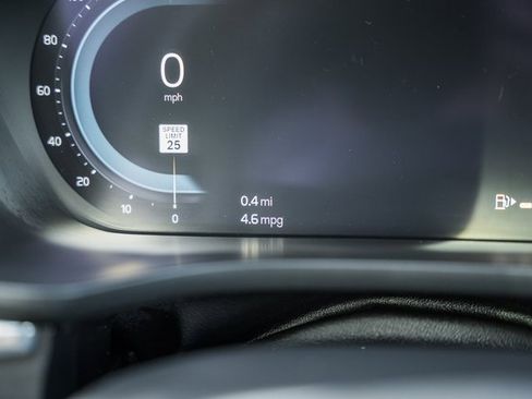 Certified 2022 Volvo XC60 B5 Momentum w/ Climate Package image 38