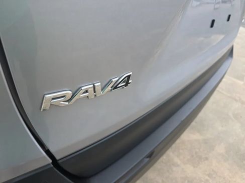 Used 2019 Toyota RAV4 XLE FWD image 11