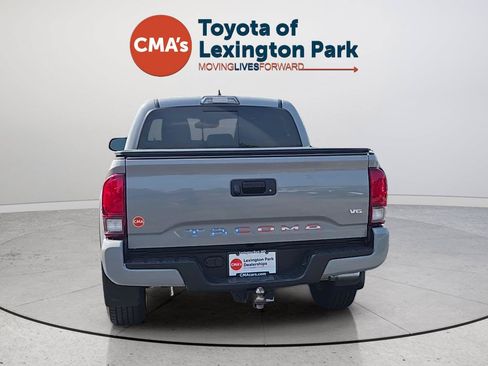 Used 2018 Toyota Tacoma TRD Sport AWD/4WD image 4