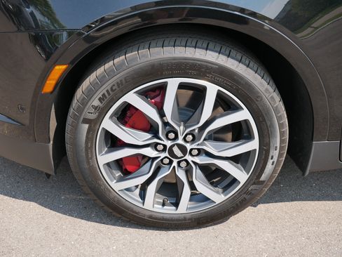 Used 2024 Cadillac XT5 Sportv w/ Technology Package AWD/4WD image 4