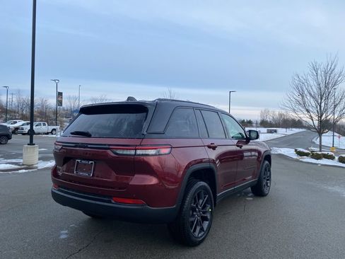 New 2025 Jeep Grand Cherokee Limited image 2
