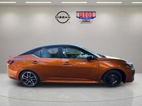Used 2024 Nissan Sentra SR w/ SR Premium Package FWD image 2